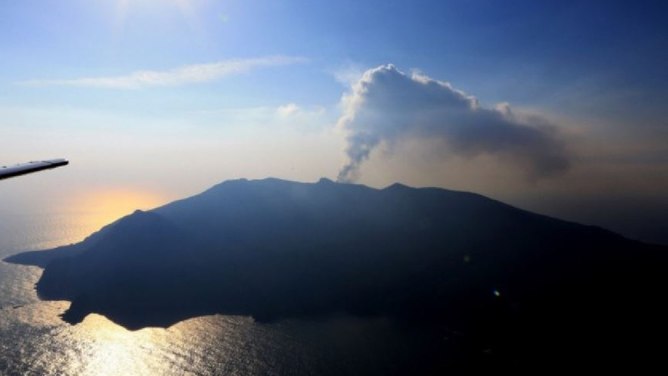 Japón en alerta por posible erupción de un volcán