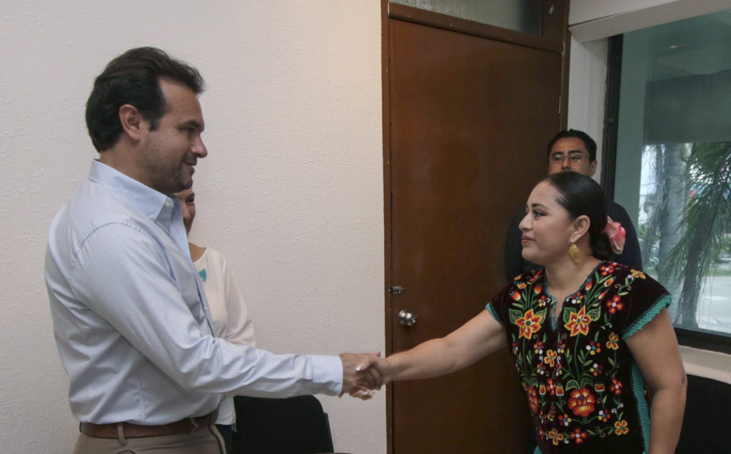 Inicia entrega recepción en Cozumel, se reúnen Pedro Joaquín y Perla Tun