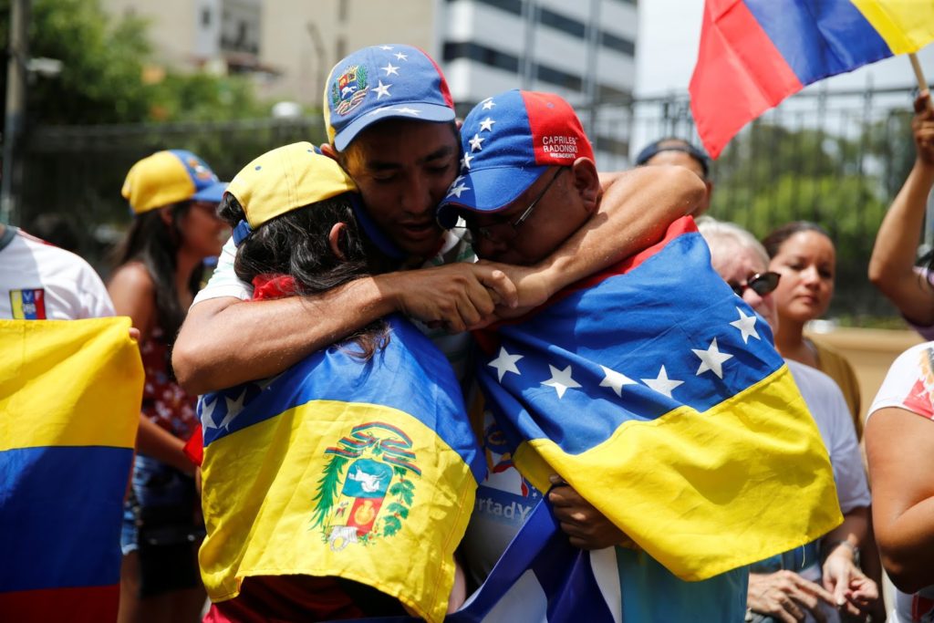 Sigue la crisis en Venezuela, éxodo de venezolanos a Perú y Colombia