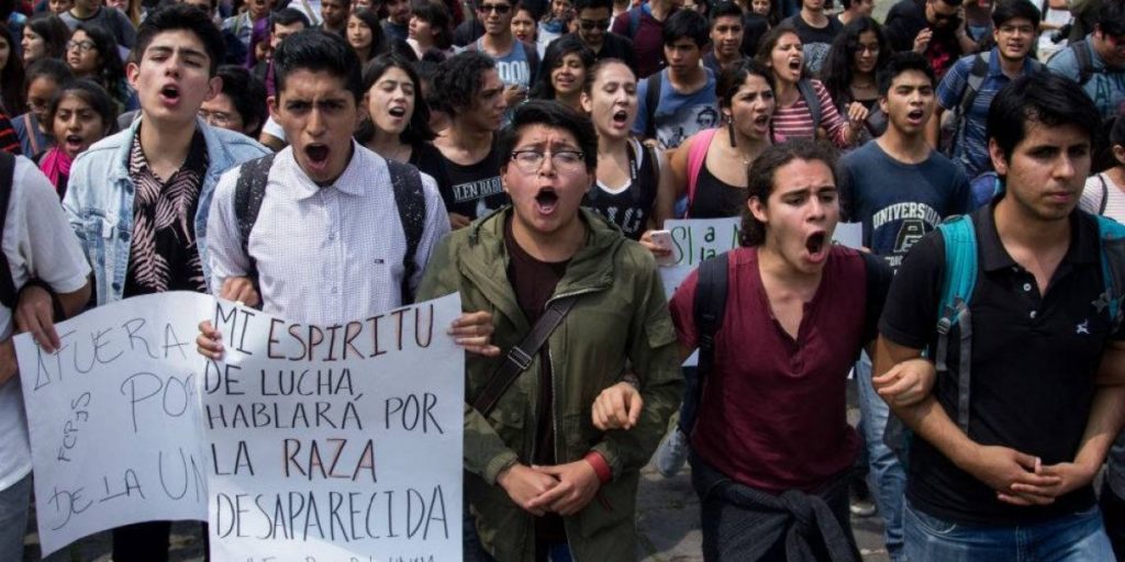 Marchan estudiantes y más de 40 escuelas se suman al paro en la UNAM