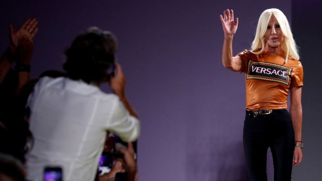 ¡Adiós! Versace deja de ser italiana, la compra la estadounidense Michael Kors