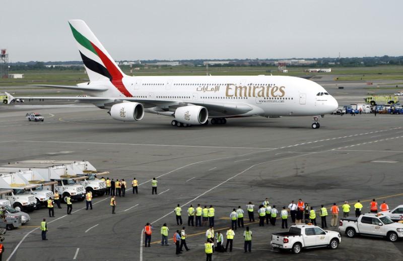 Ponen en cuarentena a pasajeros que volaban de Dubai a Nueva York
