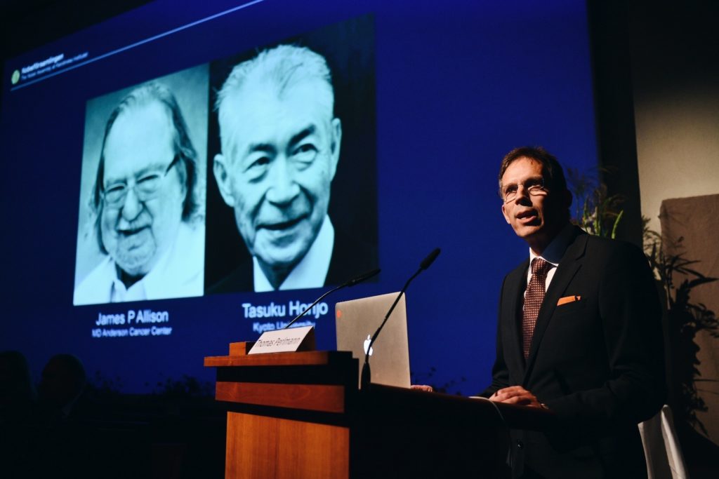 Inmunólogos James Allison y Tasuku Honjo ganan Nobel de Medicina