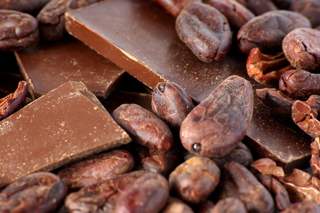 Especialistas recomiendan chocolate amargo para mejorar la salud