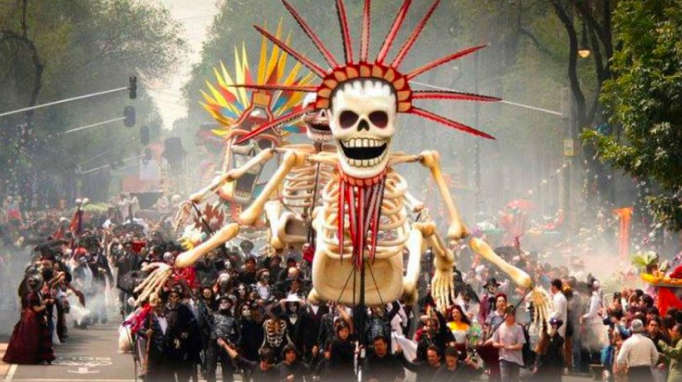 Color, tradición y música en el Desfile de Día de Muertos en la ciudad de México
