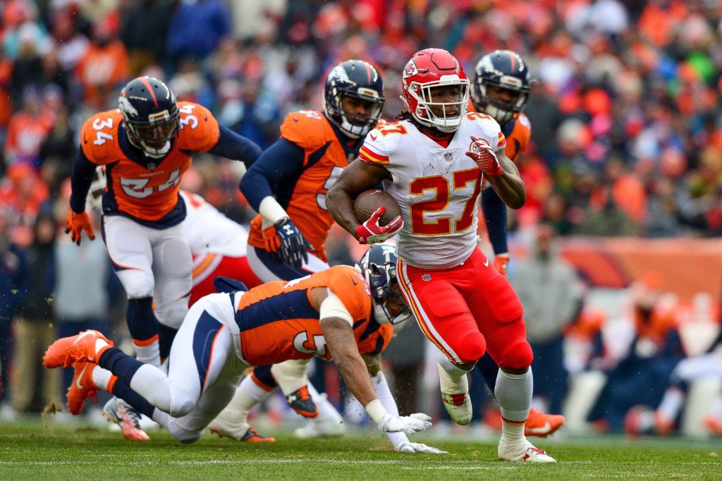 Jefes de Kansas City siguen invictos, derrotan a Broncos de Denver