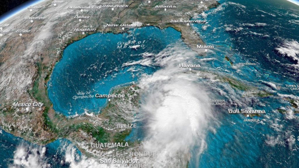 Huracán Michael se aleja de la Península de Yucatán pero generará lluvias