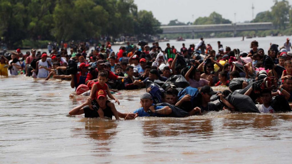 Segunda caravana migrante reinicia su camino por Chiapas