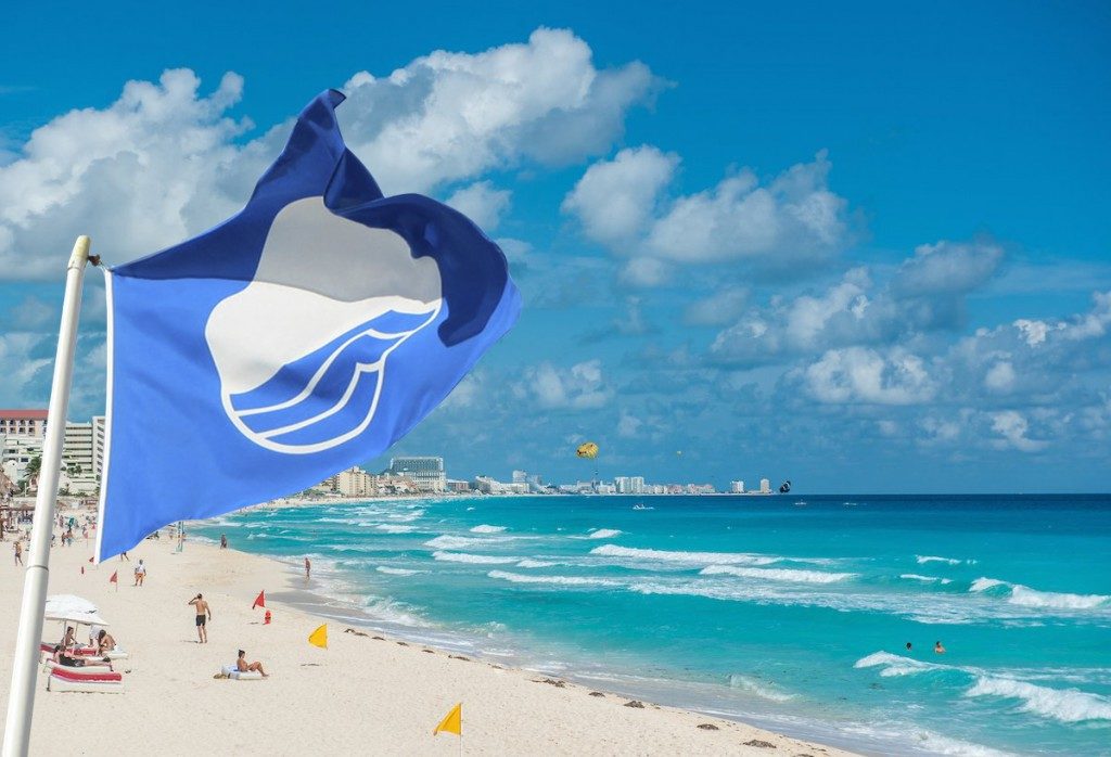 Regresan las Blue Flag a siete playas de Cancún