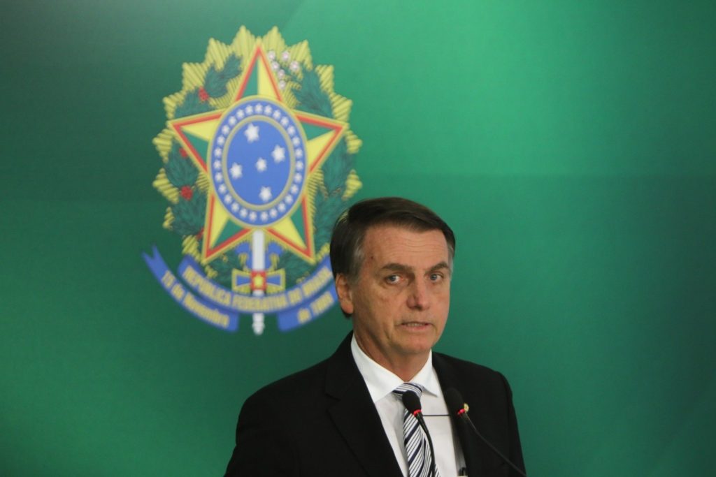 Retira Cuba programa médico en Brasil tras confrontación con el presidente Bolsonaro