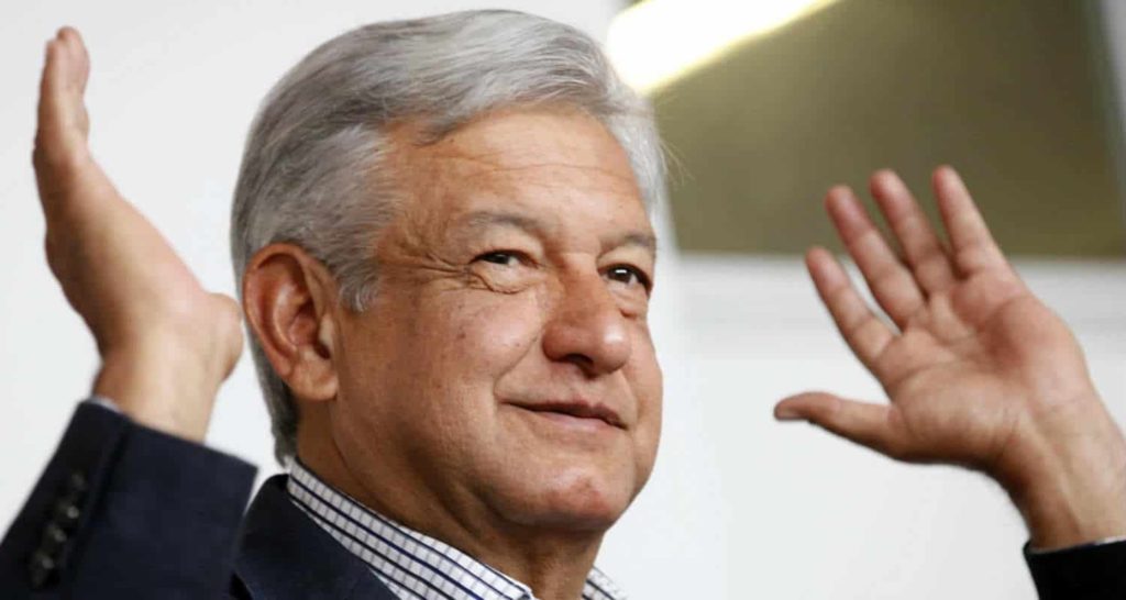 Rechaza Obrador iniciativa de ley de Morena para eliminar comisiones bancarias