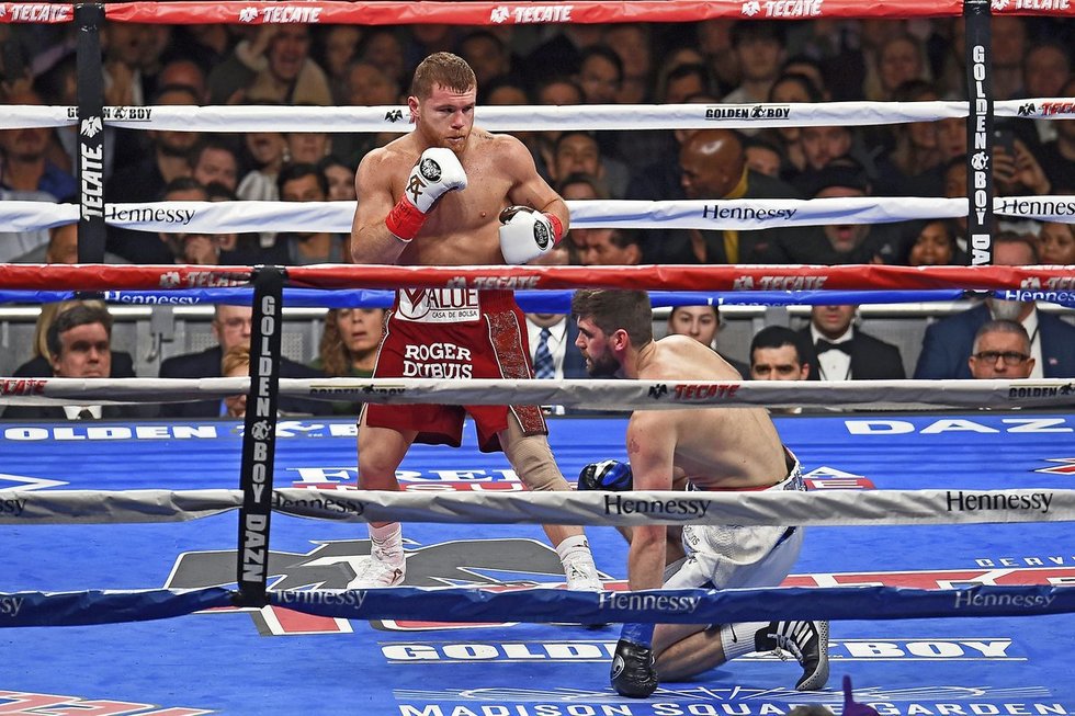 ¡Ni tres rounds le duró! Canelo Alvarez consiguió título supermediano AMB