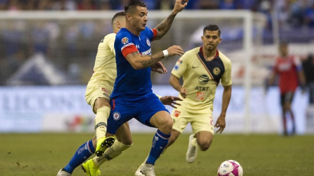 Aburrido empate en la final de ida entre el América y el Cruz Azul