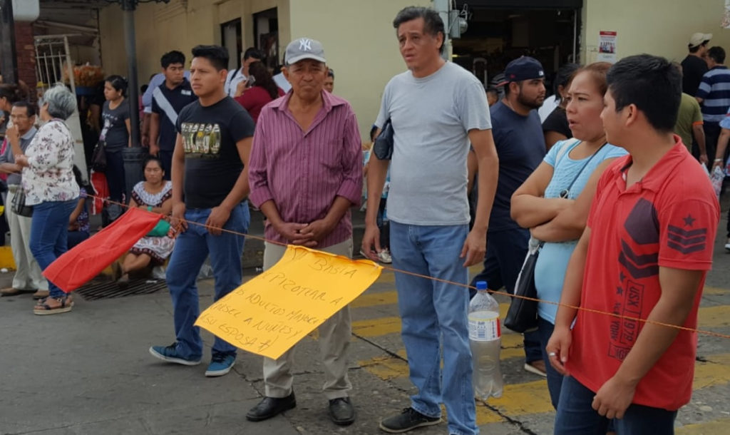 Siguen los bloqueos en Villahermosa por falta de pagos a burócratas