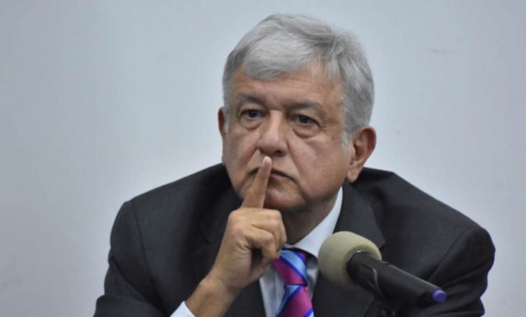 Hipócritas, cómplices y charlatanes así califica Obrador a Fitch por bajar calificación de Pemex