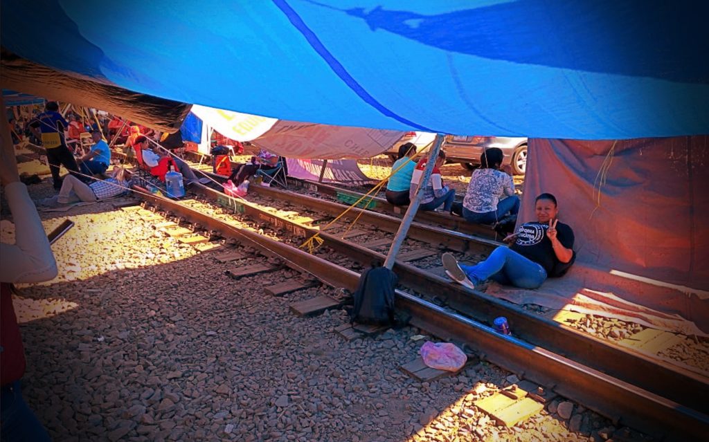 Millones de pesos en pérdidas por bloqueo de vías de trenes en Michoacán