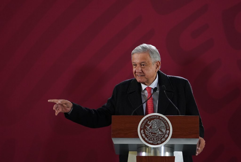 El abasto de combustible se regularizará señala López Obrador