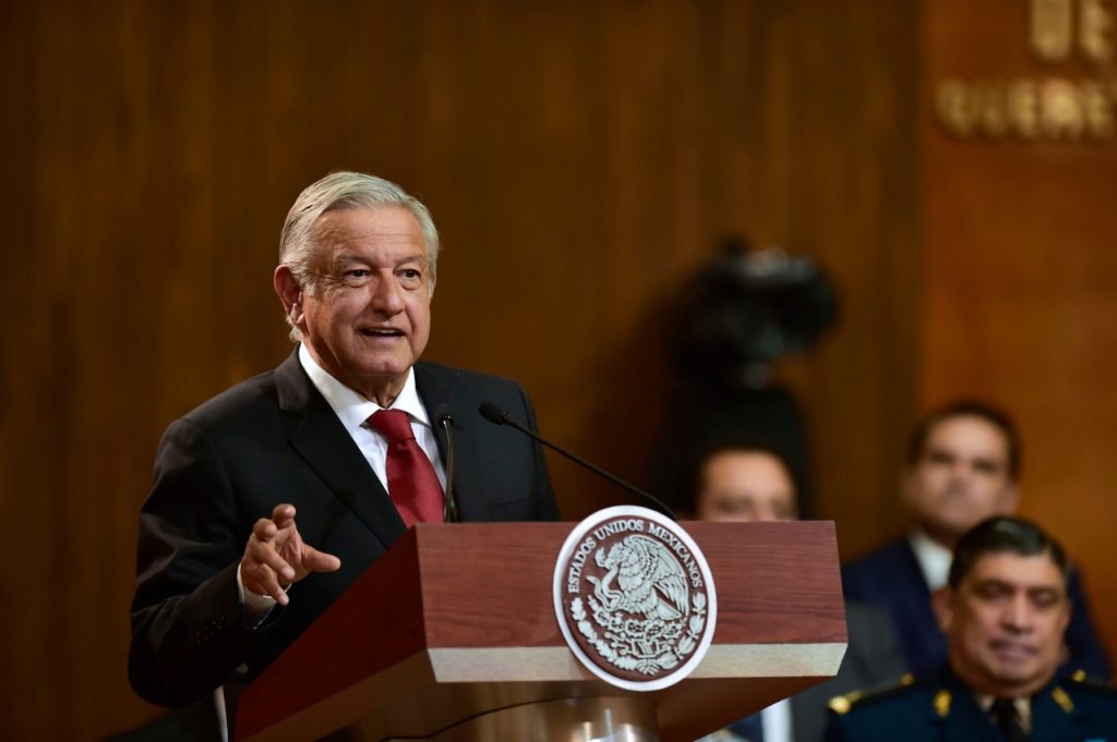 No debe descartarse una nueva Constitución: López Obrador