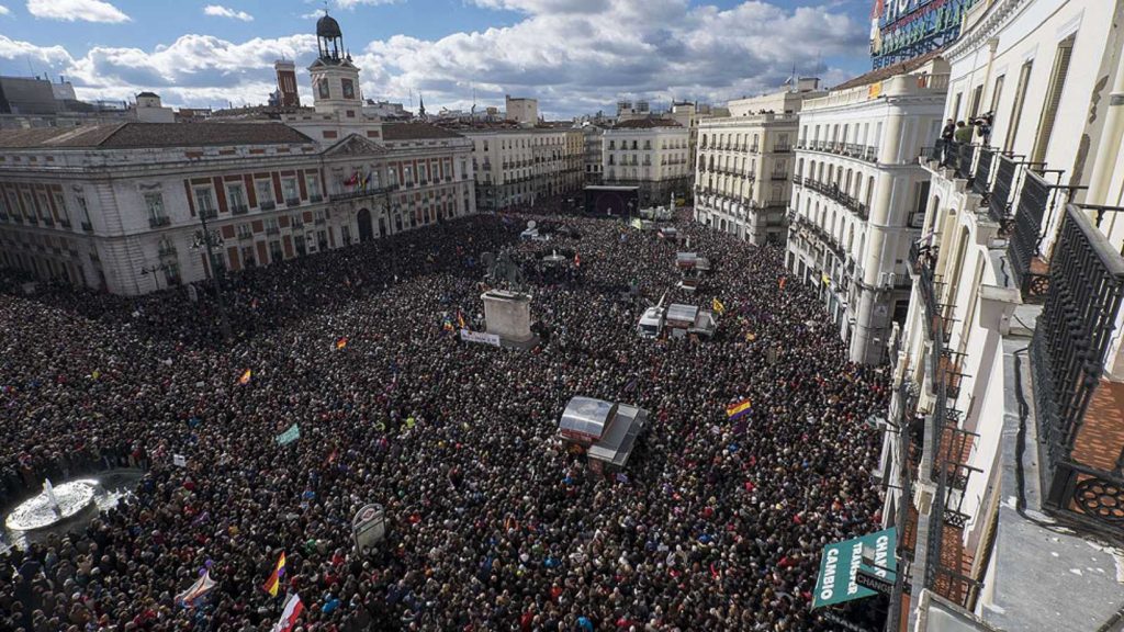 Miles protestan en Madrid contra el gobierno de Pedro Sánchez