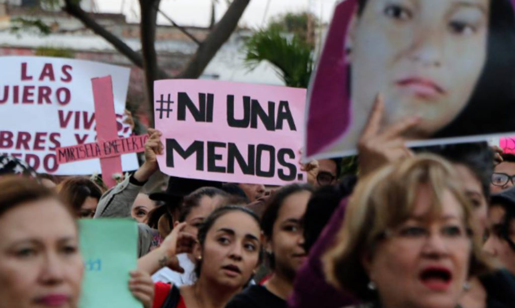 En la Ciudad de México miles de mujeres marchan contra secuestros y feminicidios