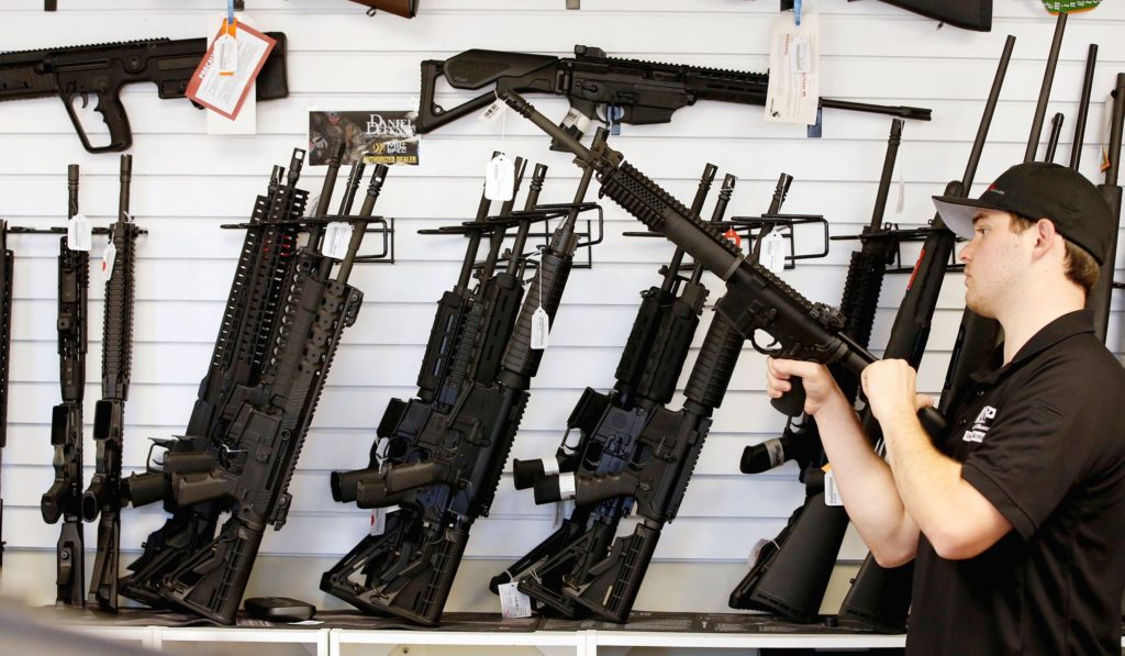Después de la masacre, Nueva Zelanda prohíbe armas semiautomáticas tipo militar
