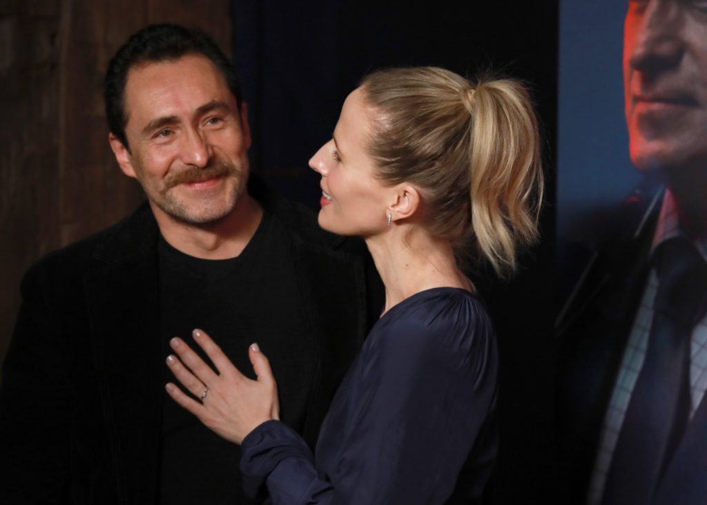 Demián Bichir informa con tristeza el fallecimiento de su esposa Stefanie Sherk