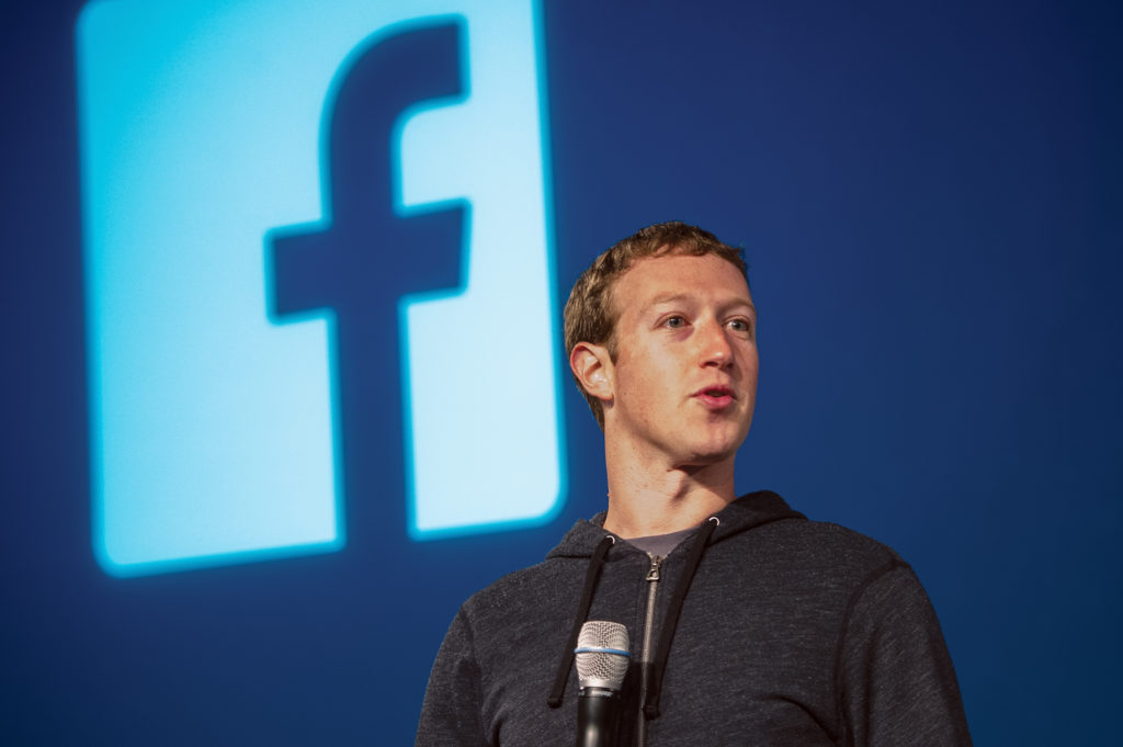 Accionistas quieren quitarle la presidencia de Facebook a Mark Zuckerberg