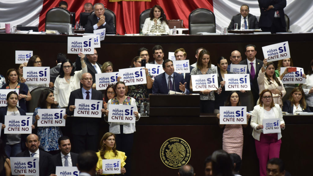 Diputados cedieron ante la CNTE y aprueban nueva reforma educativa