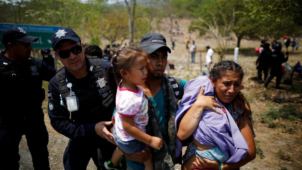 Detiene el Gobierno de México a migrantes centroamericanos, endurece su política migratoria