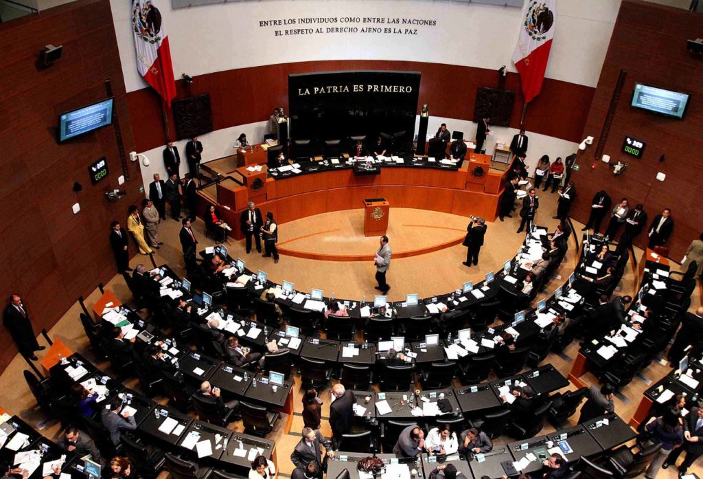 Senado mexicano aprueba reforma laboral que promueve democracia sindical