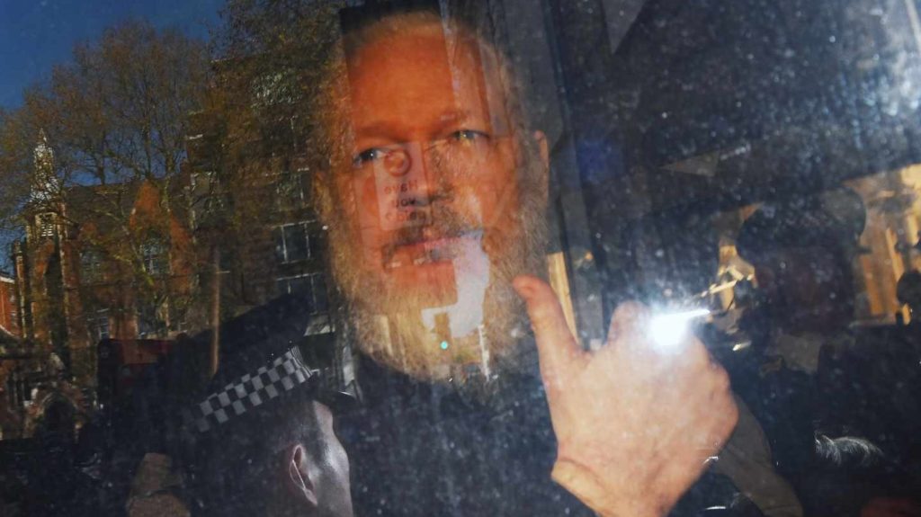 Fiscalía de Suecia ordena la detención de Julian Assange por presunta violación