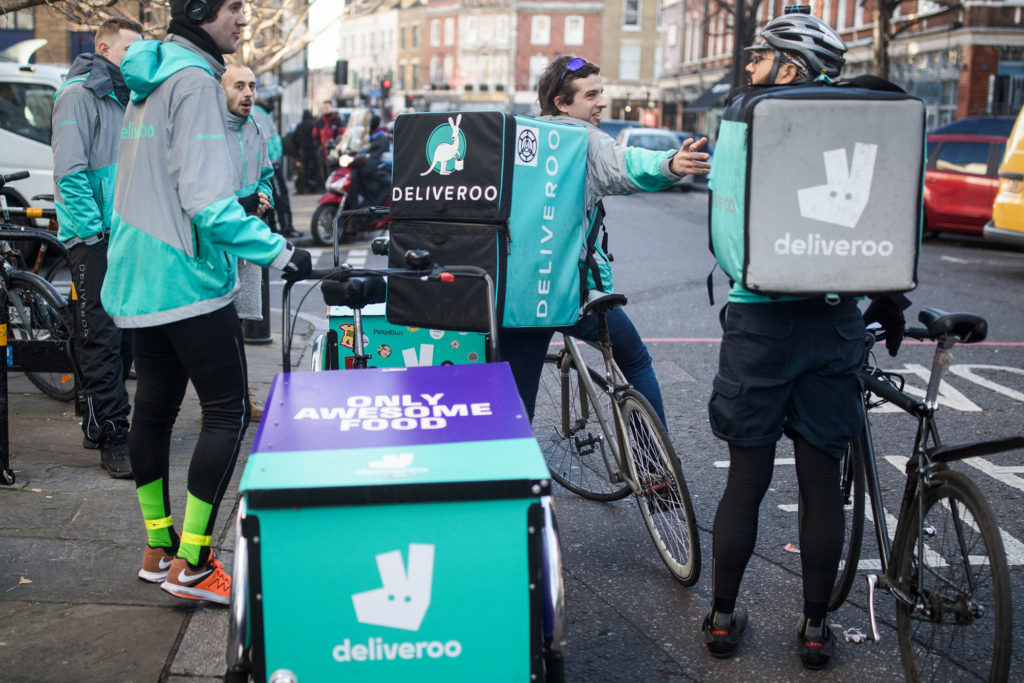 Amazon lanza Deliveroo para competir con Uber Eats