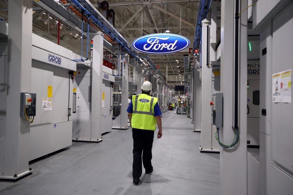 ¡A la calle! Ford despedirá a siete mil trabajadores