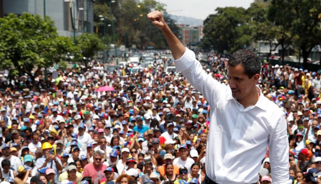 Venezolanos vuelven a las calles y reaparece Juan Guaidó en Caracas