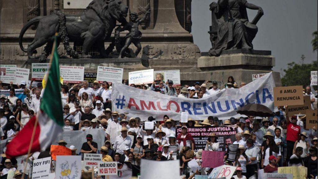 Miles marcharon en contra de las decisiones de Obrador en su gobierno