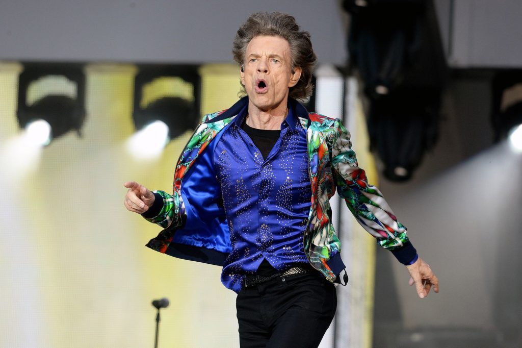 Y así baila Mick Jagger después de su operación de corazón (Video)