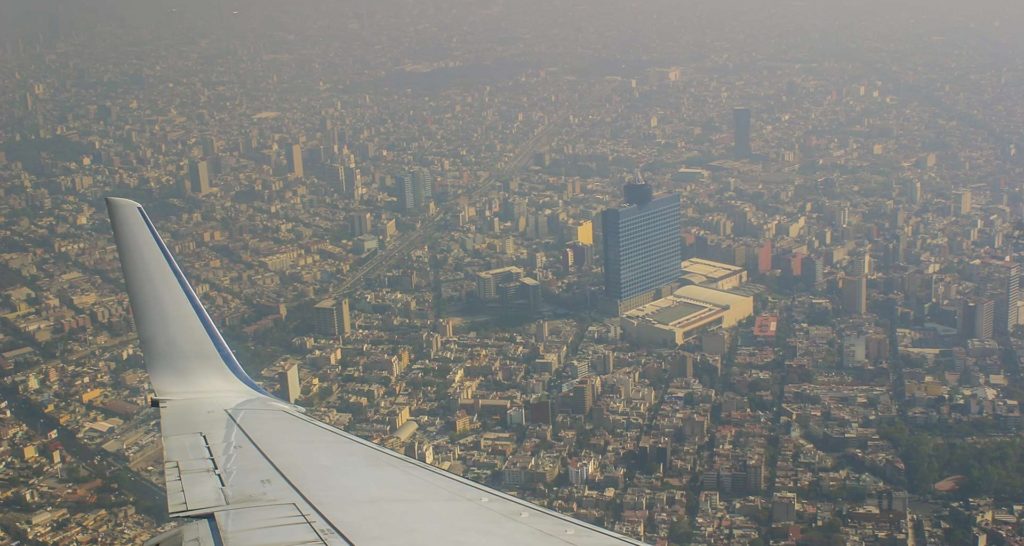 Continúa el doble Hoy No Circula y la suspensión de clases por contaminación en CDMX