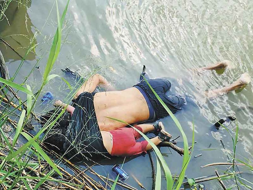 Indigna y conmociona en redes sociales imagen de papá e hija migrantes ahogados en río Bravo