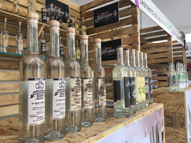 En el marco de la Guelaguetza, abre sus puertas la Feria del Mezcal en