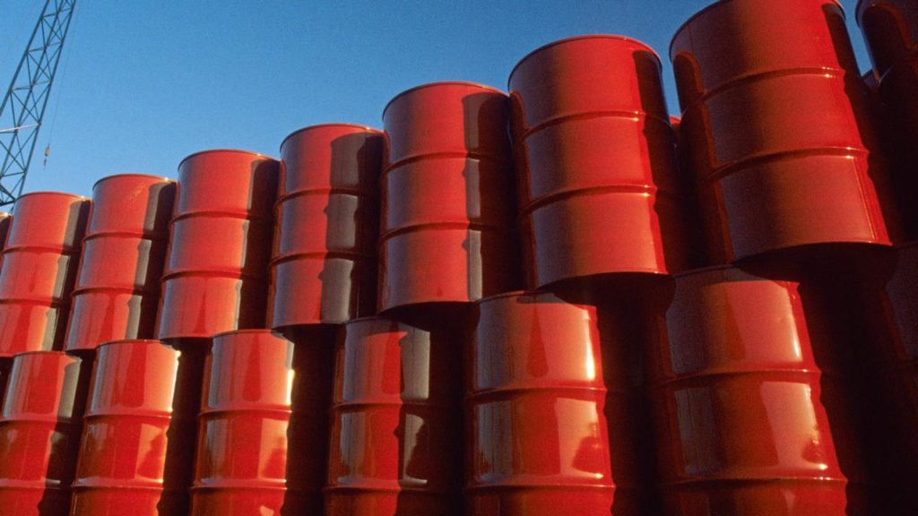 Cae el precio del petróleo ocho dólares debajo de lo programado en el presupuesto federal