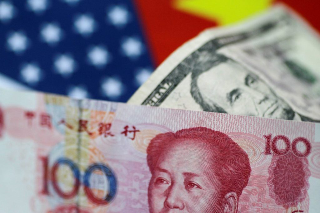China deja que caiga su moneda, Estados Unidos lo pone en lista negra de manipuladores