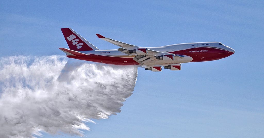 El Supertanker, un mega avión cisterna llega a combatir incendios en el Amazonas