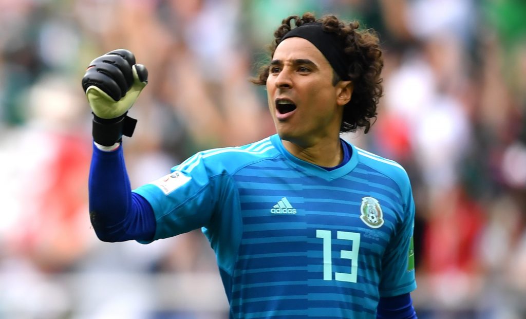 El portero Memo Ochoa regresa al América, revela la prensa en Bélgica