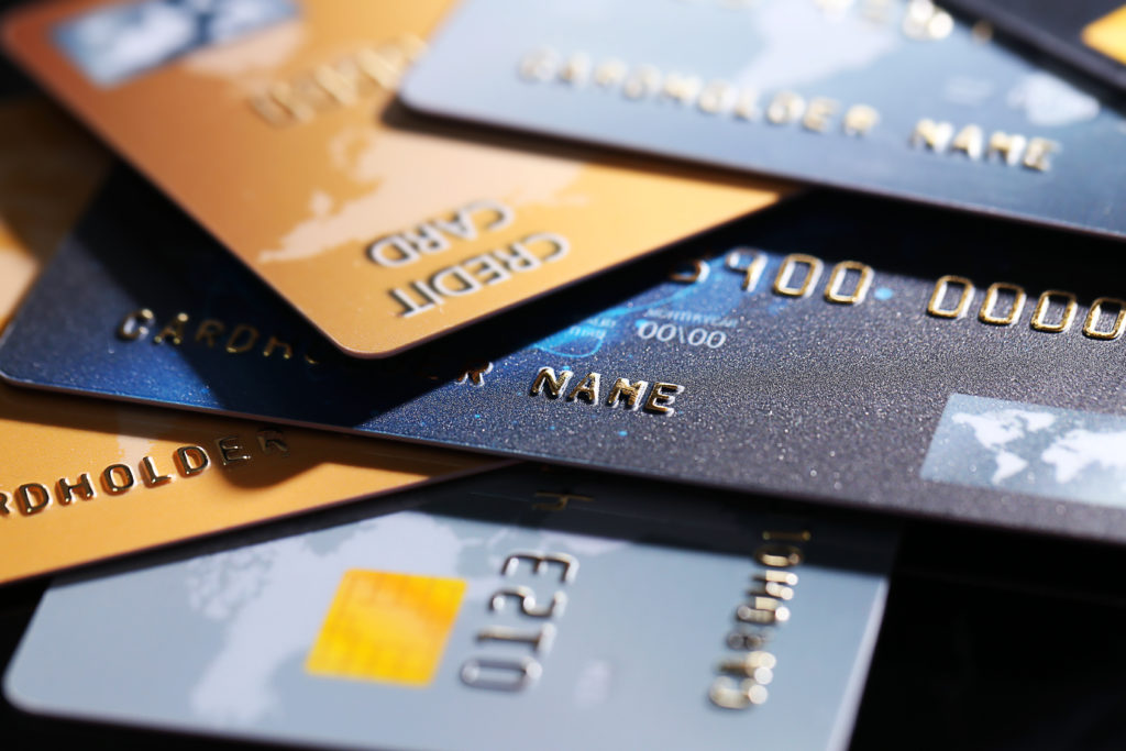¿Cargos indebidos a tarjetas de crédito y débito? Pide Condusef revisar estados por fallas del fin de semana