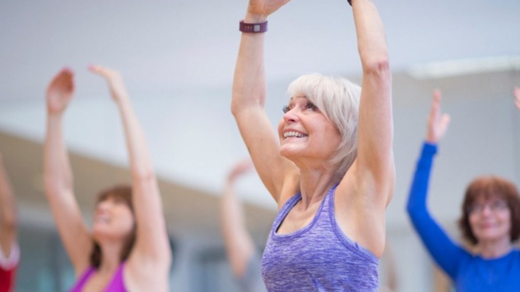 Estudio revela que el ejercicio ayuda a retrasar los efectos dañinos del Alzheimer