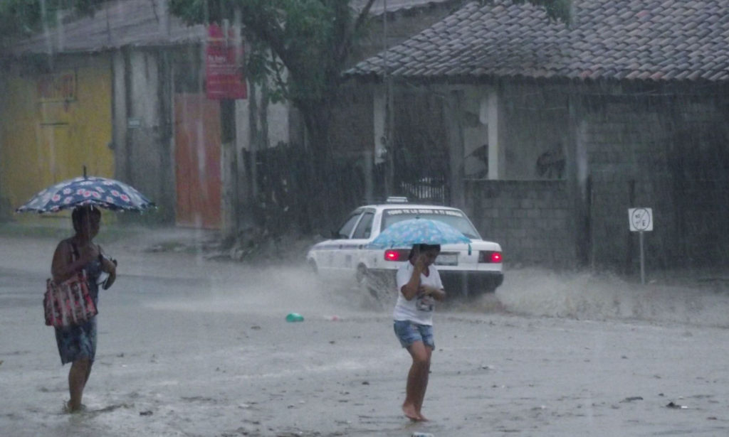 La tormenta Fernand se degrada a depresión tropical pero aún traerá lluvias