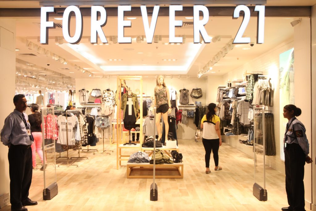 Forever 21 cerrará más de cien tiendas para tratar de librar la quiebra