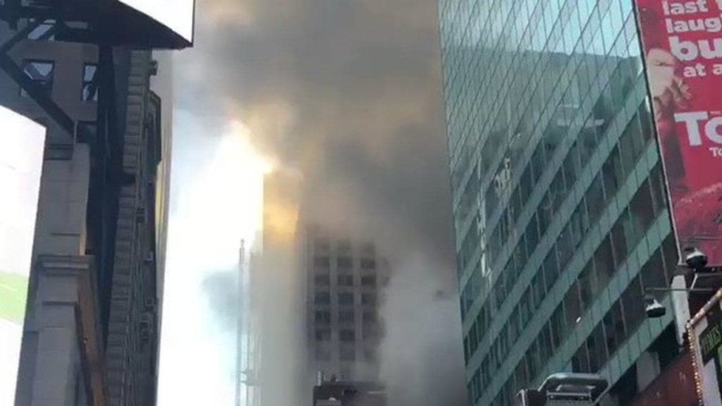 Incendio en hotel de Times Square, evacuan rascacielos en Nueva York