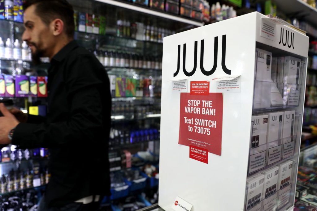 Abren investigación contra Juul, el fabricante de cigarros electrónicos más grande de Estados Unidos
