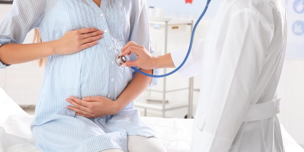 Médico se confunde y practica aborto a una mujer que sólo iba a seguimiento de su embarazo